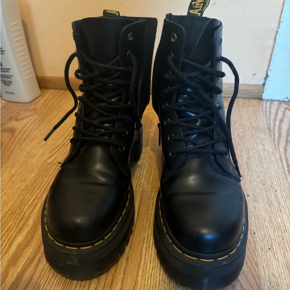 Doc Martens Women’s 9 with Wonder Balsam - Picture 2 of 3